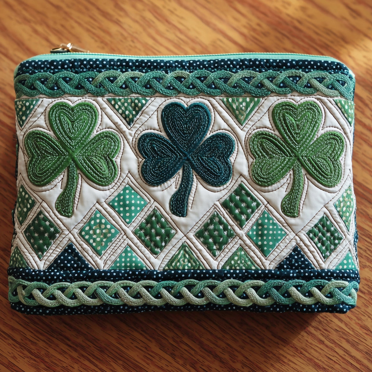 Shamrock Trellis quilted purse – shamrocks on a trellis
