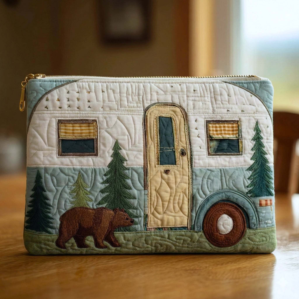 Bear Country Caravan quilted purse – caravan with a bear