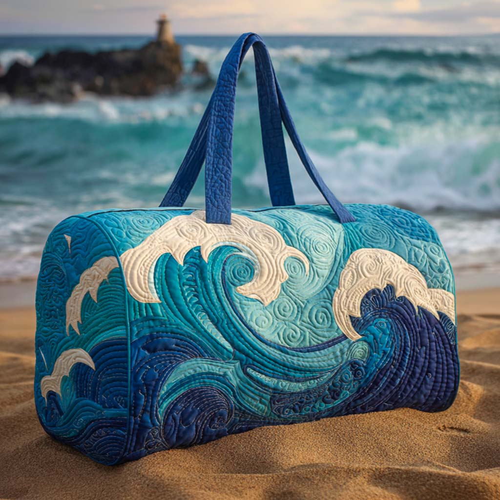 Rising Wave quilted weekend bag – curling wave