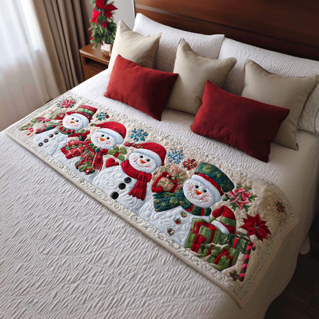 Smiling Snowmen quilted bed runner – smiling snowmen in red hats