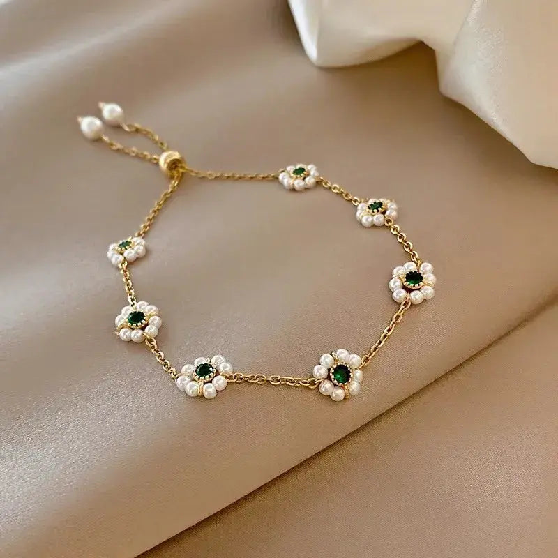 Gold-tone daisy chain bracelet